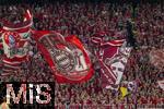 22.08.2025, Fussball Bundesliga 2025/2026, 1.Spieltag, FC Bayern Mnchen - RB Leipzig, in der Allianz-Arena Mnchen,  Sdkurvenfans schwenken ihre Fahnen.