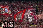 22.08.2025, Fussball Bundesliga 2025/2026, 1.Spieltag, FC Bayern Mnchen - RB Leipzig, in der Allianz-Arena Mnchen,  Sdkurvenfans schwenken ihre Fahnen.
