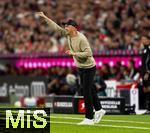 22.08.2025, Fussball Bundesliga 2025/2026, 1.Spieltag, FC Bayern Mnchen - RB Leipzig, in der Allianz-Arena Mnchen, Trainer Ole Werner (RB Leipzig) gibt lautstark Anweisungen an der Seitenlinie.