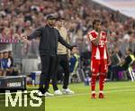 22.08.2025, Fussball Bundesliga 2025/2026, 1.Spieltag, FC Bayern Mnchen - RB Leipzig, in der Allianz-Arena Mnchen, v.li: Trainer Vincent Kompany (FC Bayern Mnchen), Trainer Ole Werner (RB Leipzig), Michael Olise (FC Bayern Mnchen) 