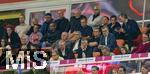22.08.2025, Fussball Bundesliga 2025/2026, 1.Spieltag, FC Bayern Mnchen - RB Leipzig, in der Allianz-Arena Mnchen, Ehrentribne,oben: Ehren-Prsident Uli Hoene (FC Bayern Mnchen, Hoeness), Geschftsfhrer Michael Diederich (FC Bayern Mnchen), Vorstandsvorsitzender Jan-Christian Dreesen (FC Bayern Mnchen), Prsident und Aufsichtsratsvorsitzender Karl Hopfner (FC Bayern Mnchen), Rodrigo Diehl, Vorstandsmitglied Deutsche Telekom und Sprecher der Geschftsfhrung Telekom Deutschland, und Michael Hagspihl, SVP Global Strategic Projects und Marketing Partnerships Deutsche Telekom, Geschftsfhrer der DFL: Dr. Marc Lenz und Dr. Steffen Merkel (Deutschland), Roy Makaay,  
