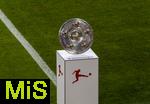 22.08.2025, Fussball Bundesliga 2025/2026, 1.Spieltag, FC Bayern Mnchen - RB Leipzig, in der Allianz-Arena Mnchen, Erffnungsfeier der Saison 2025/26. Am Spielfeldrand steht die Meisterschale auf der Stele.  
