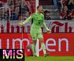 22.08.2025, Fussball Bundesliga 2025/2026, 1.Spieltag, FC Bayern Mnchen - RB Leipzig, in der Allianz-Arena Mnchen, Torwart Manuel Neuer (FC Bayern Mnchen) gibt Anweisungen.