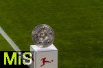 22.08.2025, Fussball Bundesliga 2025/2026, 1.Spieltag, FC Bayern Mnchen - RB Leipzig, in der Allianz-Arena Mnchen, Erffnungsfeier der Saison 2025/26. Am Spielfeldrand steht die Meisterschale auf der Stele.  