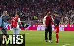22.08.2025, Fussball Bundesliga 2025/2026, 1.Spieltag, FC Bayern Mnchen - RB Leipzig, in der Allianz-Arena Mnchen, Neue Mglichkeiten fr die Medien, sofort nach dem Schlusspfiff eilen die TV-Reporter vom bertragenden Sender RAN zu den Spielern aufs Feld, hier Leon Goretzka (FC Bayern Mnchen) mit Moderator Matthias Killing (ran/Joyn)  