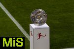 22.08.2025, Fussball Bundesliga 2025/2026, 1.Spieltag, FC Bayern Mnchen - RB Leipzig, in der Allianz-Arena Mnchen, Erffnungsfeier der Saison 2025/26. Am Spielfeldrand steht die Meisterschale auf der Stele.  