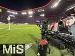 22.08.2025, Fussball Bundesliga 2025/2026, 1.Spieltag, FC Bayern Mnchen - RB Leipzig, in der Allianz-Arena Mnchen, Fernsehkamera am Spielfeldrand 


