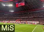 22.08.2025, Fussball Bundesliga 2025/2026, 1.Spieltag, FC Bayern Mnchen - RB Leipzig, in der Allianz-Arena Mnchen, Ein TRIKOT - Grer als alle anderen!  Sdkurve fordert immer wieder Trikots in den Vereinsfarben Rot Weiss.


