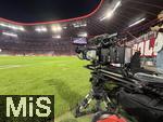 22.08.2025, Fussball Bundesliga 2025/2026, 1.Spieltag, FC Bayern Mnchen - RB Leipzig, in der Allianz-Arena Mnchen, Fernsehkamera am Spielfeldrand 


