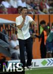 30.08.2025, Fussball 1. Bundesliga 2025/2026, 2.Spieltag, FC Augsburg - FC Bayern Mnchen, in der WWK-Arena Augsburg.
 Trainer Sandro Wagner (FC Augsburg) an der Seitenlinie

