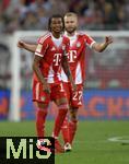 30.08.2025, Fussball 1. Bundesliga 2025/2026, 2.Spieltag, FC Augsburg - FC Bayern Mnchen, in der WWK-Arena Augsburg. v.l. Michael Olise (FC Bayern Mnchen) und Konrad Laimer (FC Bayern Mnchen) 
 

