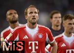 30.08.2025, Fussball 1. Bundesliga 2025/2026, 2.Spieltag, FC Augsburg - FC Bayern Mnchen, in der WWK-Arena Augsburg. v.l. Harry Kane (FC Bayern Mnchen) und Joshua Kimmich (FC Bayern Mnchen) 
 

