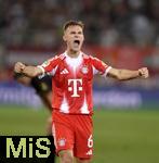 30.08.2025, Fussball 1. Bundesliga 2025/2026, 2.Spieltag, FC Augsburg - FC Bayern Mnchen, in der WWK-Arena Augsburg. Joshua Kimmich (FC Bayern Mnchen) jubelt.
 

