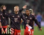 30.08.2025, Fussball 1. Bundesliga 2025/2026, 2.Spieltag, FC Augsburg - FC Bayern Mnchen, in der WWK-Arena Augsburg.
 Konrad Laimer (FC Bayern Mnchen) regt sich auf. Serge Gnabry (FC Bayern Mnchen) 

