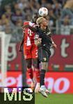 30.08.2025, Fussball 1. Bundesliga 2025/2026, 2.Spieltag, FC Augsburg - FC Bayern Mnchen, in der WWK-Arena Augsburg. v.l. Dayot Upamecano (FC Bayern Mnchen) gegen Philipp Tietz (FC Augsburg) 
 


