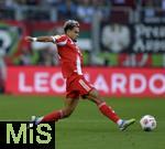 30.08.2025, Fussball 1. Bundesliga 2025/2026, 2.Spieltag, FC Augsburg - FC Bayern Mnchen, in der WWK-Arena Augsburg. Luis Diaz (FC Bayern Mnchen) am Ball.
 


