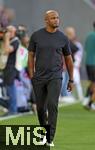 30.08.2025, Fussball 1. Bundesliga 2025/2026, 2.Spieltag, FC Augsburg - FC Bayern Mnchen, in der WWK-Arena Augsburg. Trainer Vincent Kompany (FC Bayern Mnchen) 
 

