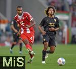 30.08.2025, Fussball 1. Bundesliga 2025/2026, 2.Spieltag, FC Augsburg - FC Bayern Mnchen, in der WWK-Arena Augsburg. v.l. Jonathan Tah (FC Bayern Mnchen) gegen Han-Noah Massengo (FC Augsburg) 
 

