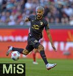 30.08.2025, Fussball 1. Bundesliga 2025/2026, 2.Spieltag, FC Augsburg - FC Bayern Mnchen, in der WWK-Arena Augsburg. Elias Saad (FC Augsburg) am Ball
 

