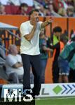 30.08.2025, Fussball 1. Bundesliga 2025/2026, 2.Spieltag, FC Augsburg - FC Bayern Mnchen, in der WWK-Arena Augsburg. Trainer Sandro Wagner (FC Augsburg) gestikuliert
 

