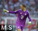 30.08.2025, Fussball 1. Bundesliga 2025/2026, 2.Spieltag, FC Augsburg - FC Bayern Mnchen, in der WWK-Arena Augsburg. Torwart Manuel Neuer (FC Bayern Mnchen) gestikuliert.
 

