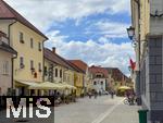03.09.2025, Radovljica, Slowenien, (Radmannsdorf) ist eine Kleinstadt der Region Gorenjska nahe der Stadt Bled. Am Linhart-Platz sitzen Besucher in den Cafes. 