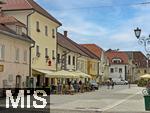 03.09.2025, Radovljica, Slowenien, (Radmannsdorf) ist eine Kleinstadt der Region Gorenjska nahe der Stadt Bled. Am Linhart-Platz sitzen Besucher in den Cafes. 