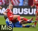 06.09.2025, Google-Pixel Frauenfussball Bundesliga 2025/2026, 1.Spieltag, FC Bayern Mnchen - Bayer 04 Leverkusen, in der Allianz-Arena Mnchen, v.l. Claudia Wenger (Bayerr 04 Leverkusen) gegen Lea Schller (FC Bayern Mnchen) 

