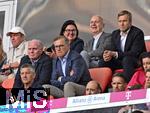 06.09.2025, Google-Pixel Frauenfussball Bundesliga 2025/2026, 1.Spieltag, FC Bayern Mnchen - Bayer 04 Leverkusen, in der Allianz-Arena Mnchen, v.l. Ehren-Prsident Uli Hoene (FC Bayern Mnchen, Hoeness) und Vorstandsvorsitzender Jan-Christian Dreesen (FC Bayern Mnchen) 

oben DFB Prsident Bernd Neuendorf (Deutschland) und Lothar Mathus