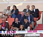06.09.2025, Google-Pixel Frauenfussball Bundesliga 2025/2026, 1.Spieltag, FC Bayern Mnchen - Bayer 04 Leverkusen, in der Allianz-Arena Mnchen, v.l. Ehren-Prsident Uli Hoene (FC Bayern Mnchen, Hoeness) und Vorstandsvorsitzender Jan-Christian Dreesen (FC Bayern Mnchen) und Prsident Herbert Hainer (FC Bayern) 

oben DFB Prsident Bernd Neuendorf (Deutschland) und Lothar Mathus