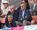 06.09.2025, Google-Pixel Frauenfussball Bundesliga 2025/2026, 1.Spieltag, FC Bayern Mnchen - Bayer 04 Leverkusen, in der Allianz-Arena Mnchen, v.l. Ehren-Prsident Uli Hoene (FC Bayern Mnchen, Hoeness) und Vorstandsvorsitzender Jan-Christian Dreesen (FC Bayern Mnchen) 

