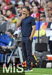 06.09.2025, Google-Pixel Frauenfussball Bundesliga 2025/2026, 1.Spieltag, FC Bayern Mnchen - Bayer 04 Leverkusen, in der Allianz-Arena Mnchen, Trainer Roberto Ptzold (Bayer 04 Leverkusen).

