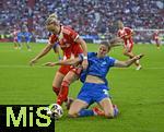 06.09.2025, Google-Pixel Frauenfussball Bundesliga 2025/2026, 1.Spieltag, FC Bayern Mnchen - Bayer 04 Leverkusen, in der Allianz-Arena Mnchen, v.l. Franziska Kett (FC Bayern Mnchen) gegen  Lilia Turanyi (Bayer 04 Leverkusen).


