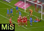 06.09.2025, Google-Pixel Frauenfussball Bundesliga 2025/2026, 1.Spieltag, FC Bayern Mnchen - Bayer 04 Leverkusen, in der Allianz-Arena Mnchen, 

Friederike Repohl (Bayer 04 Leverkusen) ist geschlagen. Vorne Jubeln die Bayern Spielerinnen um Vanessa Gilles (FC Bayern Mnchen) 