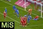 06.09.2025, Google-Pixel Frauenfussball Bundesliga 2025/2026, 1.Spieltag, FC Bayern Mnchen - Bayer 04 Leverkusen, in der Allianz-Arena Mnchen, 

Friederike Repohl (Bayer 04 Leverkusen) ist geschlagen. Vorne Jubeln die Bayern Spielerinnen um Vanessa Gilles (FC Bayern Mnchen) 