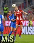 06.09.2025, Google-Pixel Frauenfussball Bundesliga 2025/2026, 1.Spieltag, FC Bayern Mnchen - Bayer 04 Leverkusen, in der Allianz-Arena Mnchen, 

Carolin Simon (FC Bayern Mnchen) setzt sich durch,