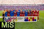 06.09.2025, Google-Pixel Frauenfussball Bundesliga 2025/2026, 1.Spieltag, FC Bayern Mnchen - Bayer 04 Leverkusen, in der Allianz-Arena Mnchen, Teamfoto FC Bayern mit Leverkusen zur Europameisterschaft Bewerbung 2029

