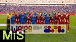 06.09.2025, Google-Pixel Frauenfussball Bundesliga 2025/2026, 1.Spieltag, FC Bayern Mnchen - Bayer 04 Leverkusen, in der Allianz-Arena Mnchen, Teamfoto FC Bayern mit Leverkusen zur Europameisterschaft Bewerbung 2029

