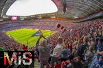 06.09.2025, Google-Pixel Frauenfussball Bundesliga 2025/2026, 1.Spieltag, FC Bayern Mnchen - Bayer 04 Leverkusen, in der Allianz-Arena Mnchen, 57.762 Zuschauer in der Allianz-Arena, ein historischer Zuschauerrekord in der Frauen-Fussballbundesliga in Deutschland. 

