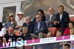 06.09.2025, Google-Pixel Frauenfussball Bundesliga 2025/2026, 1.Spieltag, FC Bayern Mnchen - Bayer 04 Leverkusen, in der Allianz-Arena Mnchen, Ehrentribne mit Lothar Matthus und Freundin Theresa Sommer. Prsident Herbert Hainer (FC Bayern), Ehren-Prsident Uli Hoene (FC Bayern Mnchen, Hoeness), Vorstandsvorsitzender Jan-Christian Dreesen (FC Bayern Mnchen), DFB Prsident Bernd Neuendorf (Deutschland), 

