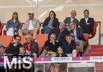 06.09.2025, Google-Pixel Frauenfussball Bundesliga 2025/2026, 1.Spieltag, FC Bayern Mnchen - Bayer 04 Leverkusen, in der Allianz-Arena Mnchen, Ehrentribne mit Lothar Matthus und Freundin Theresa Sommer. Prsident Herbert Hainer (FC Bayern), Ehren-Prsident Uli Hoene (FC Bayern Mnchen, Hoeness), Vorstandsvorsitzender Jan-Christian Dreesen (FC Bayern Mnchen), DFB Prsident Bernd Neuendorf (Deutschland), 

