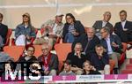 06.09.2025, Google-Pixel Frauenfussball Bundesliga 2025/2026, 1.Spieltag, FC Bayern Mnchen - Bayer 04 Leverkusen, in der Allianz-Arena Mnchen, Ehrentribne mit Lothar Matthus und Freundin Theresa Sommer. Prsident Herbert Hainer (FC Bayern), Ehren-Prsident Uli Hoene (FC Bayern Mnchen, Hoeness), Vorstandsvorsitzender Jan-Christian Dreesen (FC Bayern Mnchen), DFB Prsident Bernd Neuendorf (Deutschland), 

