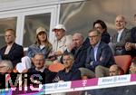06.09.2025, Google-Pixel Frauenfussball Bundesliga 2025/2026, 1.Spieltag, FC Bayern Mnchen - Bayer 04 Leverkusen, in der Allianz-Arena Mnchen, Ehrentribne mit Lothar Matthus und Freundin Theresa Sommer. Prsident Herbert Hainer (FC Bayern), Ehren-Prsident Uli Hoene (FC Bayern Mnchen, Hoeness), Vorstandsvorsitzender Jan-Christian Dreesen (FC Bayern Mnchen) 

