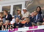 06.09.2025, Google-Pixel Frauenfussball Bundesliga 2025/2026, 1.Spieltag, FC Bayern Mnchen - Bayer 04 Leverkusen, in der Allianz-Arena Mnchen, Ehrentribne mit Lothar Matthus und Freundin Theresa Sommer. Prsident Herbert Hainer (FC Bayern), Ehren-Prsident Uli Hoene (FC Bayern Mnchen, Hoeness), Vorstandsvorsitzender Jan-Christian Dreesen (FC Bayern Mnchen) 

