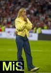 06.09.2025, Google-Pixel Frauenfussball Bundesliga 2025/2026, 1.Spieltag, FC Bayern Mnchen - Bayer 04 Leverkusen, in der Allianz-Arena Mnchen, die derzeit verletzte Julia Gwinn (FC Bayern) nach dem Spiel bei der Mannschaft.


