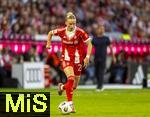 06.09.2025, Google-Pixel Frauenfussball Bundesliga 2025/2026, 1.Spieltag, FC Bayern Mnchen - Bayer 04 Leverkusen, in der Allianz-Arena Mnchen, Franziska Kett (FC Bayern Mnchen) am Ball 

