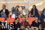 06.09.2025, Google-Pixel Frauenfussball Bundesliga 2025/2026, 1.Spieltag, FC Bayern Mnchen - Bayer 04 Leverkusen, in der Allianz-Arena Mnchen, Ehrentribne mit Lothar Matthus und Freundin Theresa Sommer. Prsident Herbert Hainer (FC Bayern), Ehren-Prsident Uli Hoene (FC Bayern Mnchen, Hoeness), 

