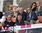 06.09.2025, Google-Pixel Frauenfussball Bundesliga 2025/2026, 1.Spieltag, FC Bayern Mnchen - Bayer 04 Leverkusen, in der Allianz-Arena Mnchen, Ehrentribne mit Lothar Matthus und Freundin Theresa Sommer. Prsident Herbert Hainer (FC Bayern), Ehren-Prsident Uli Hoene (FC Bayern Mnchen, Hoeness), Vorstandsvorsitzender Jan-Christian Dreesen (FC Bayern Mnchen), DFB Prsident Bernd Neuendorf (Deutschland), 


