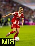 06.09.2025, Google-Pixel Frauenfussball Bundesliga 2025/2026, 1.Spieltag, FC Bayern Mnchen - Bayer 04 Leverkusen, in der Allianz-Arena Mnchen, Franziska Kett (FC Bayern Mnchen) am Ball 

