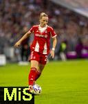 06.09.2025, Google-Pixel Frauenfussball Bundesliga 2025/2026, 1.Spieltag, FC Bayern Mnchen - Bayer 04 Leverkusen, in der Allianz-Arena Mnchen, Franziska Kett (FC Bayern Mnchen) am Ball 

